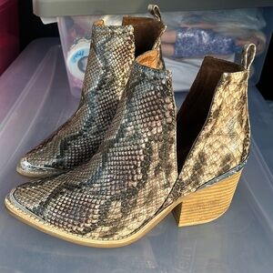 Jeffrey Campbell Cromwell beige brown snake